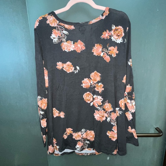 Maurices plus size 2X tee - Picture 2 of 5